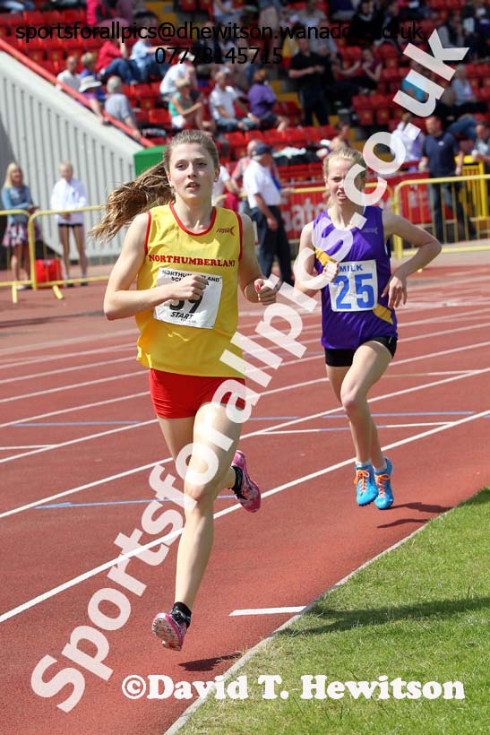 Girls 1500 metres, Northern Inter-County Schools, Gateshead International Stadum. Photo: David T. Hewitson/Sports for All Pics